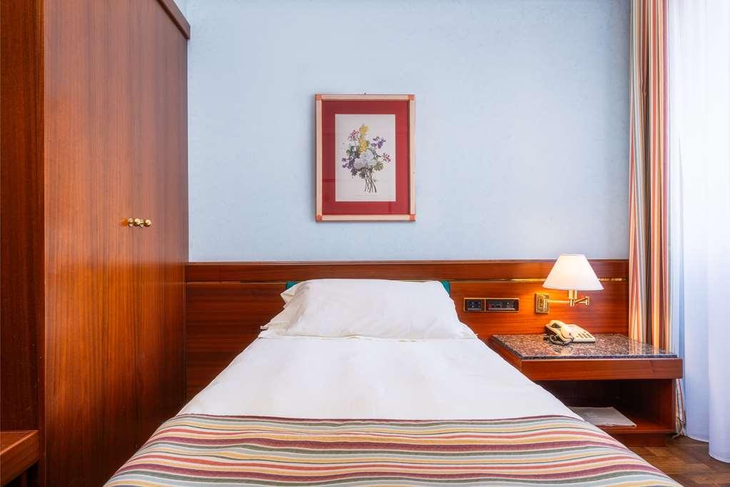 Hotel Crivis Milán Pokoj fotografie