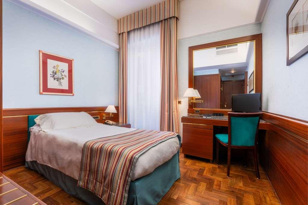 Hotel Crivis Milán Pokoj fotografie